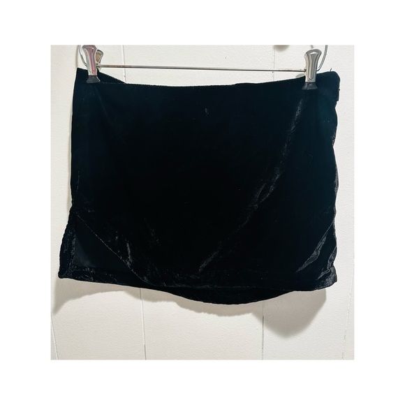 Free People Dresses & Skirts - Free People Black velvet Pencil Mini Skirt Ruched